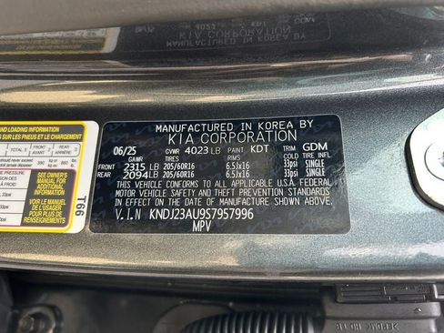 Used 2025 Kia Soul LX FWD image 34