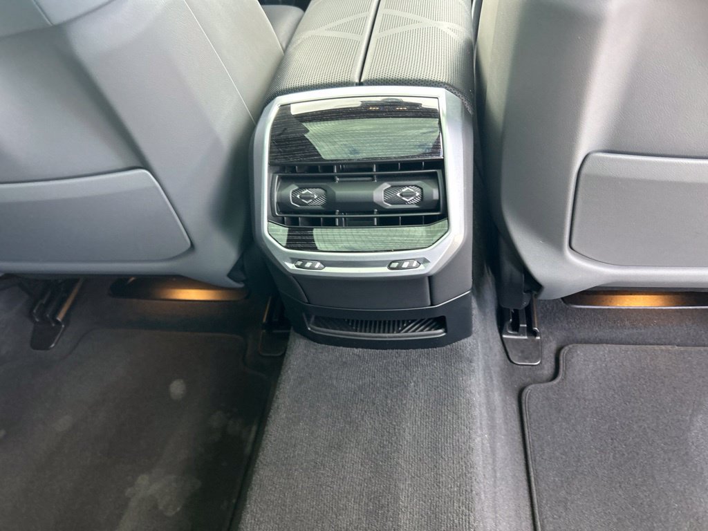 Used 2026 BMW 740i RWD image 29
