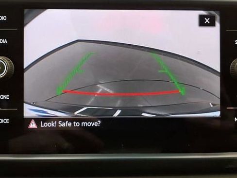 Used 2024 Volkswagen Taos SE image 23