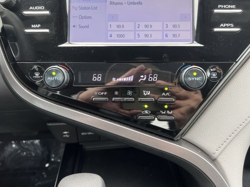 Used 2019 Toyota Camry LE FWD image 20