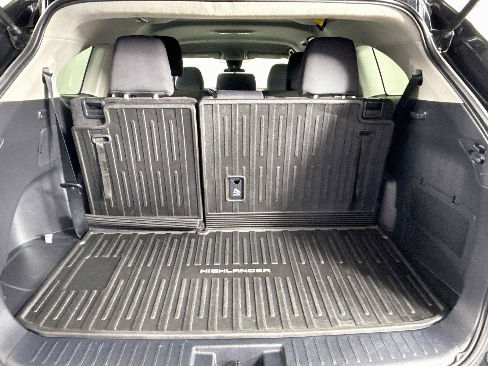 Used 2023 Toyota Highlander L FWD image 35