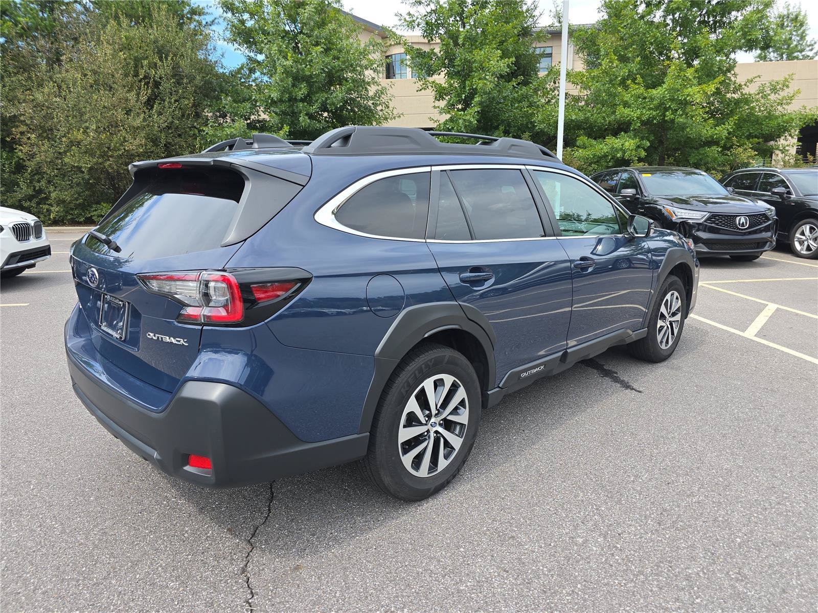 Used 2024 Subaru Outback Premium AWD/4WD image 3