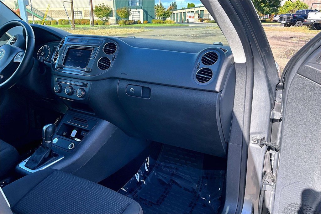 Used 2018 Volkswagen Tiguan Limited AWD/4WD image 19
