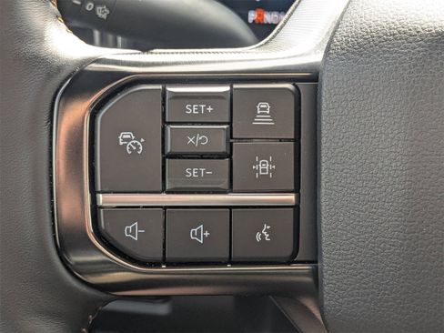 Used 2024 Ford F350 Platinum w/ FX4 Off-Road Package image 30