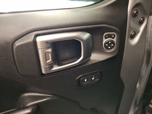 Used 2018 Jeep Wrangler Unlimited Sport S image 13