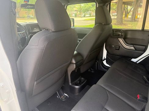 Used 2016 Jeep Wrangler Unlimited Sport w/ Connectivity Group AWD/4WD image 17
