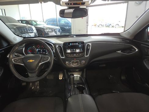 Used 2017 Chevrolet Malibu LT FWD image 22