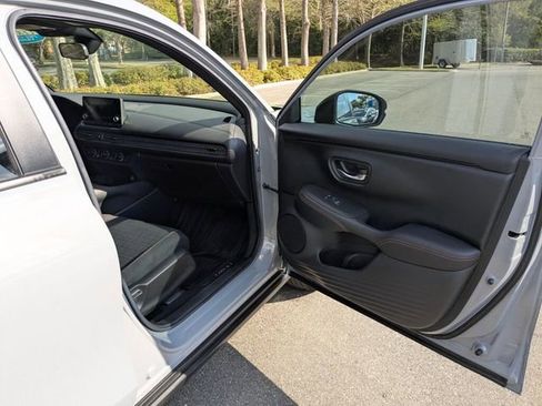 Certified 2023 Honda HR-V Sport image 40