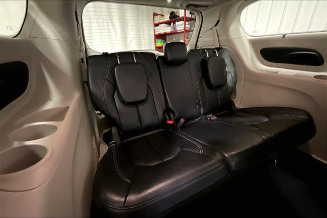 Used 2022 Chrysler Pacifica Touring-L FWD image 28