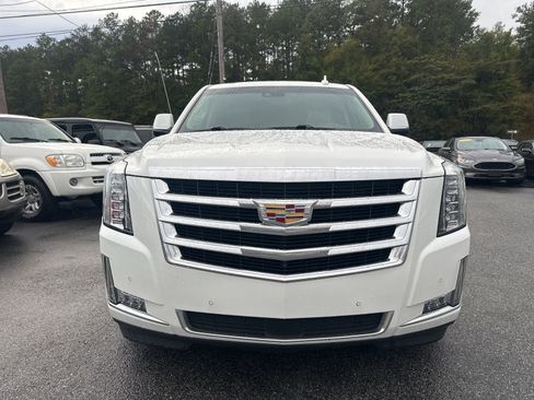 Used 2017 Cadillac Escalade ESV Premium Luxury image 2