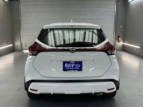 Used 2022 Nissan Kicks S FWD image 7