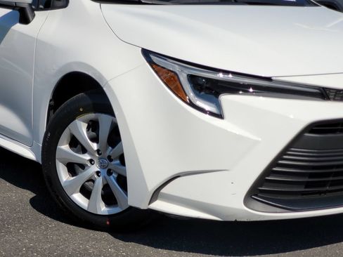 Used 2024 Toyota Corolla LE FWD image 4