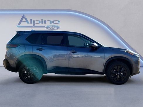 Used 2023 Nissan Rogue SV image 6