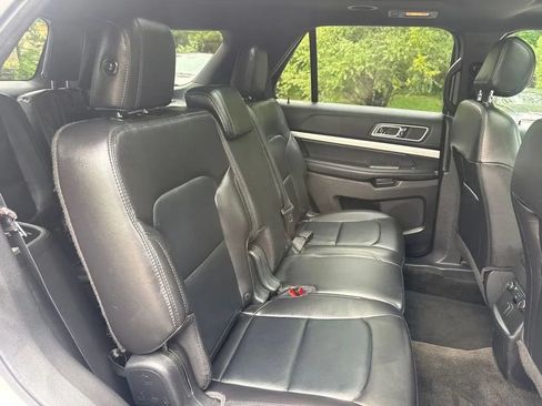 Used 2017 Ford Explorer XLT w/ Equipment Group 202A AWD/4WD image 28