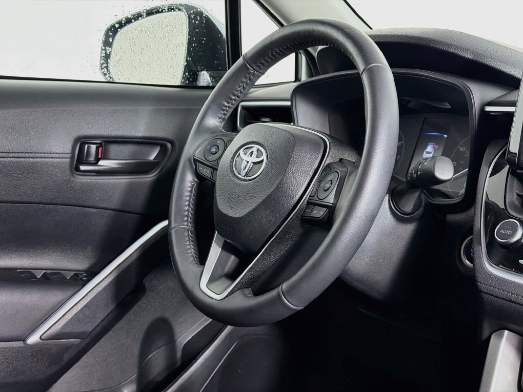 Used 2023 Toyota Corolla Cross LE FWD image 36