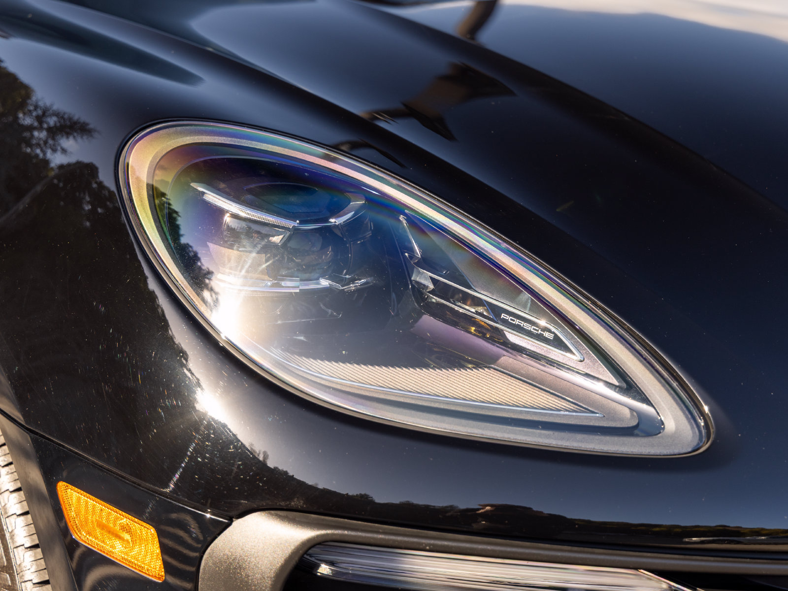 Certified 2025 Porsche Macan Turbo AWD/4WD image 15