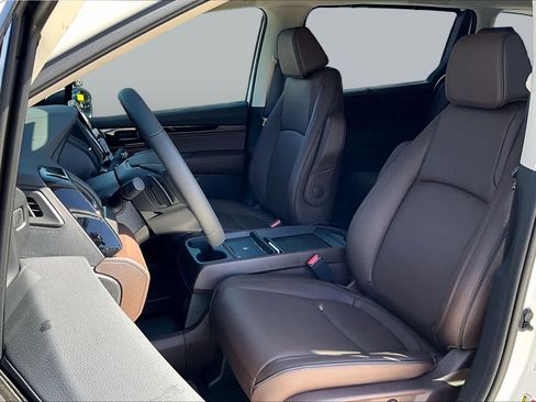 New 2026 Honda Odyssey Touring image 9