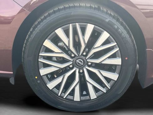 Used 2024 Nissan Altima 2.5 SV image 11