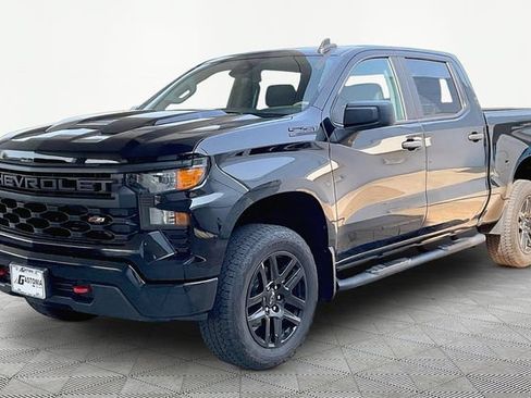 Used 2023 Chevrolet Silverado 1500 Custom Trail Boss w/ LPO, Dark Essentials Package AWD/4WD image 3