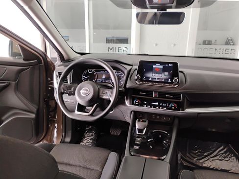 Used 2024 Nissan Rogue SV FWD image 50