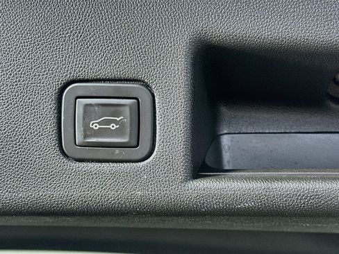 Used 2019 Chevrolet Equinox LT w/ Sun & Navigation Package FWD image 29