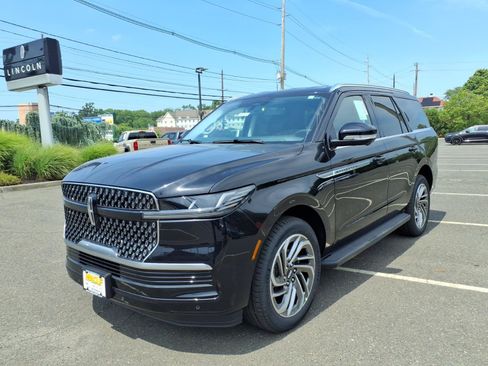New 2027 Lincoln Navigator Premiere AWD/4WD image 3