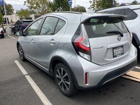 Used 2018 Toyota Prius C One FWD image 6