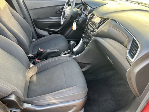 Used 2021 Chevrolet Trax LS w/ Tint and Cruise Package image 8