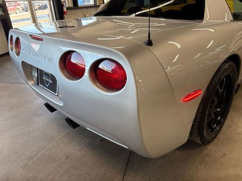 Used 2002 Chevrolet Corvette Z06 w/ Memory Pkg image 32