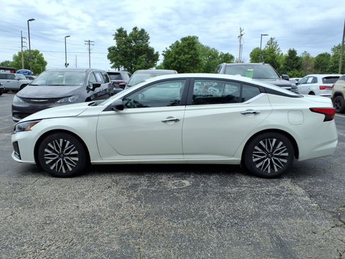 Used 2025 Nissan Altima 2.5 SV FWD image 5