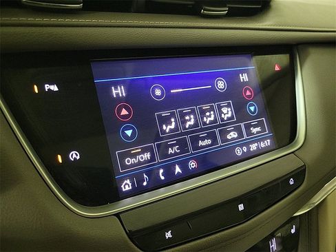 Used 2021 Cadillac XT5 Premium Luxury image 16