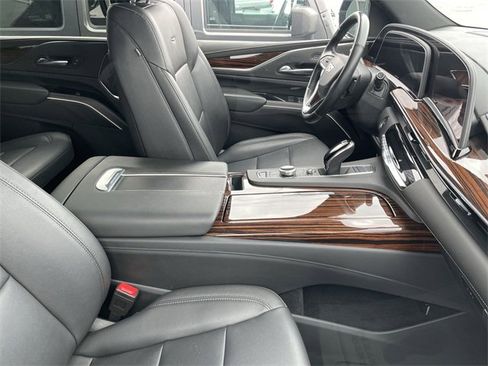 Used 2022 Cadillac Escalade Luxury image 13