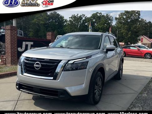 Used 2025 Nissan Pathfinder SV AWD/4WD image 3