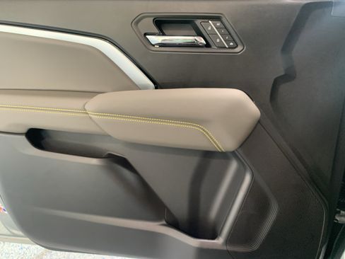 New 2026 Chevrolet Colorado ZR2 w/ Technology Package AWD/4WD image 25