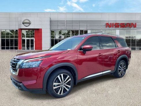 Certified 2025 Nissan Pathfinder Platinum w/ Cargo Package FWD image 6