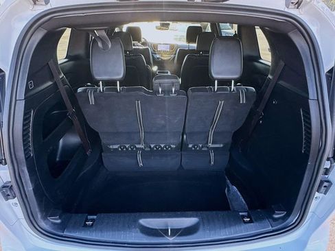 Used 2025 Chrysler Pacifica Select image 25