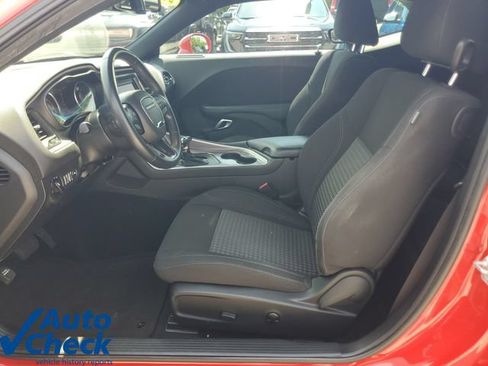 Used 2022 Dodge Challenger SXT RWD image 16