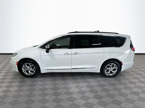 Used 2023 Chrysler Pacifica Limited FWD image 33