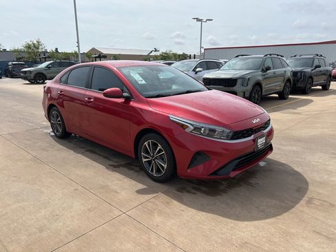 Used 2024 Kia Forte LXS FWD image 4