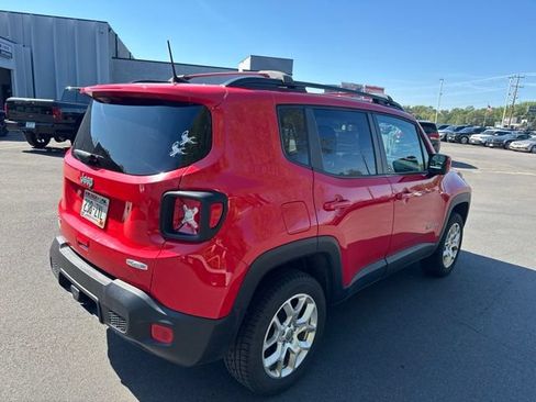 Used 2018 Jeep Renegade Latitude w/ Cold Weather Group AWD/4WD image 10
