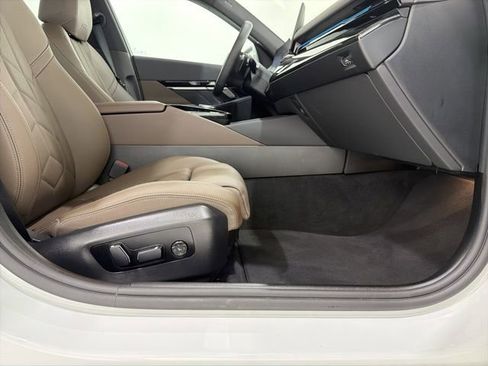 Used 2026 BMW 530i xDrive w/ Premium Package image 20