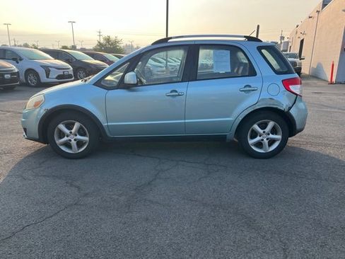 Used 2009 Suzuki SX4 AWD Hatchback w/ Touring Pkg image 3