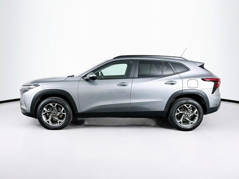 Used 2025 Chevrolet Trax LT image 4