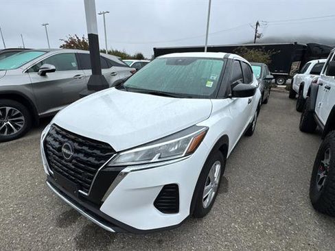 Used 2024 Nissan Kicks S image 2