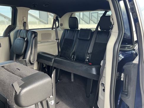 Used 2017 Dodge Grand Caravan SXT FWD image 18