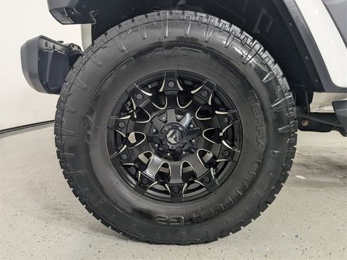 Used 2020 Jeep Gladiator Overland image 9