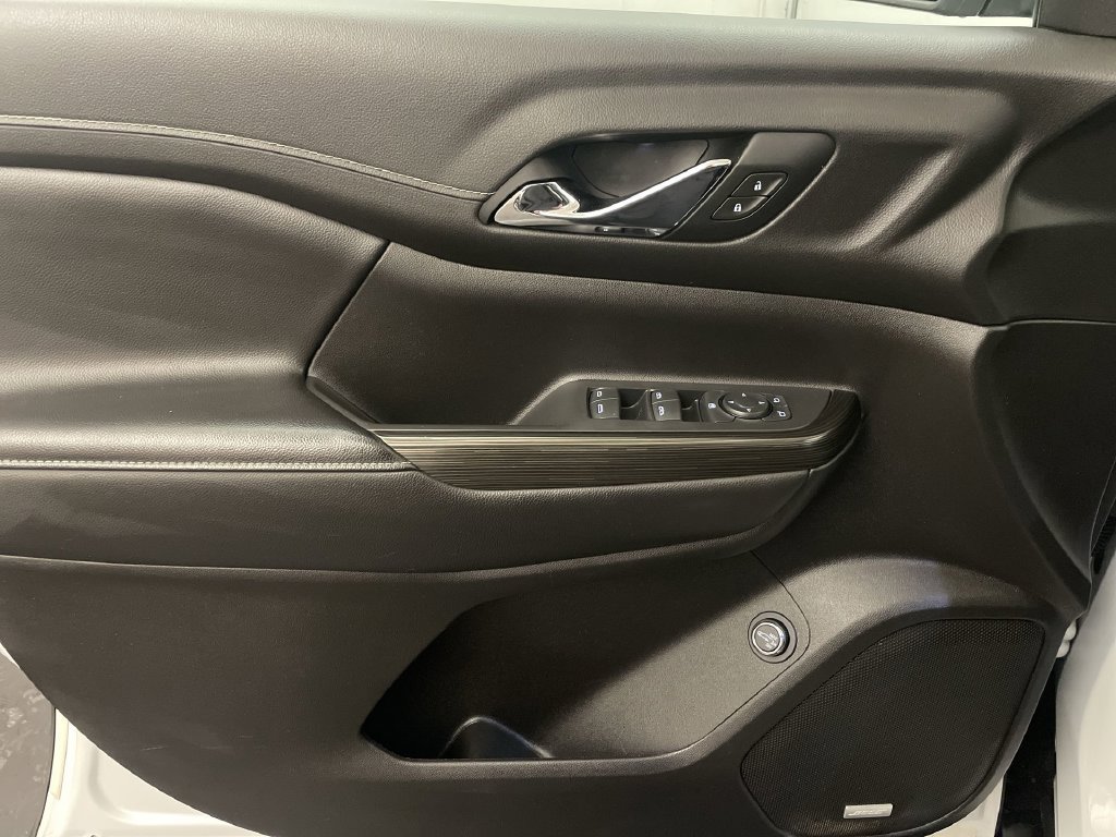 Used 2021 GMC Acadia SLT FWD image 16