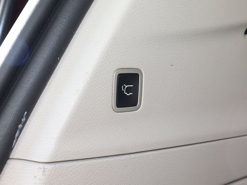 Used 2021 Chrysler Pacifica Touring image 22