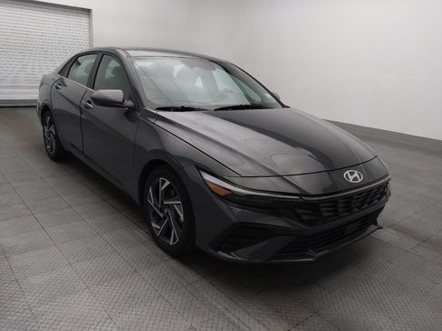 Used 2025 Hyundai Elantra SEL image 13