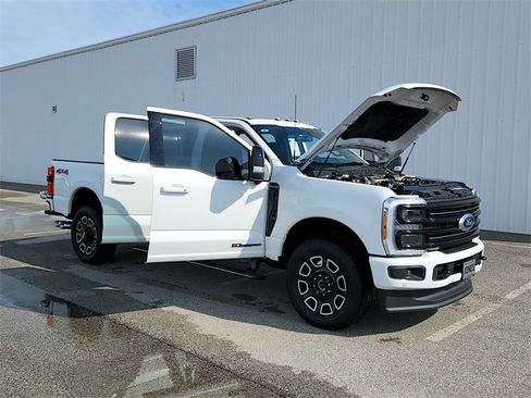 Used 2025 Ford F250 Platinum image 9